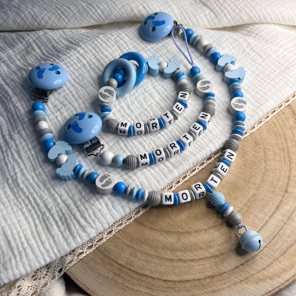 3er Set – Personalisierte Schnullerkette, Greifling & Kinderwagenkette - Babyfüßchen - Blau