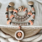3er Set Baby Geschenk Leo Design – Schnullerkette, Greifling & Kinderwagenkette mit Namen