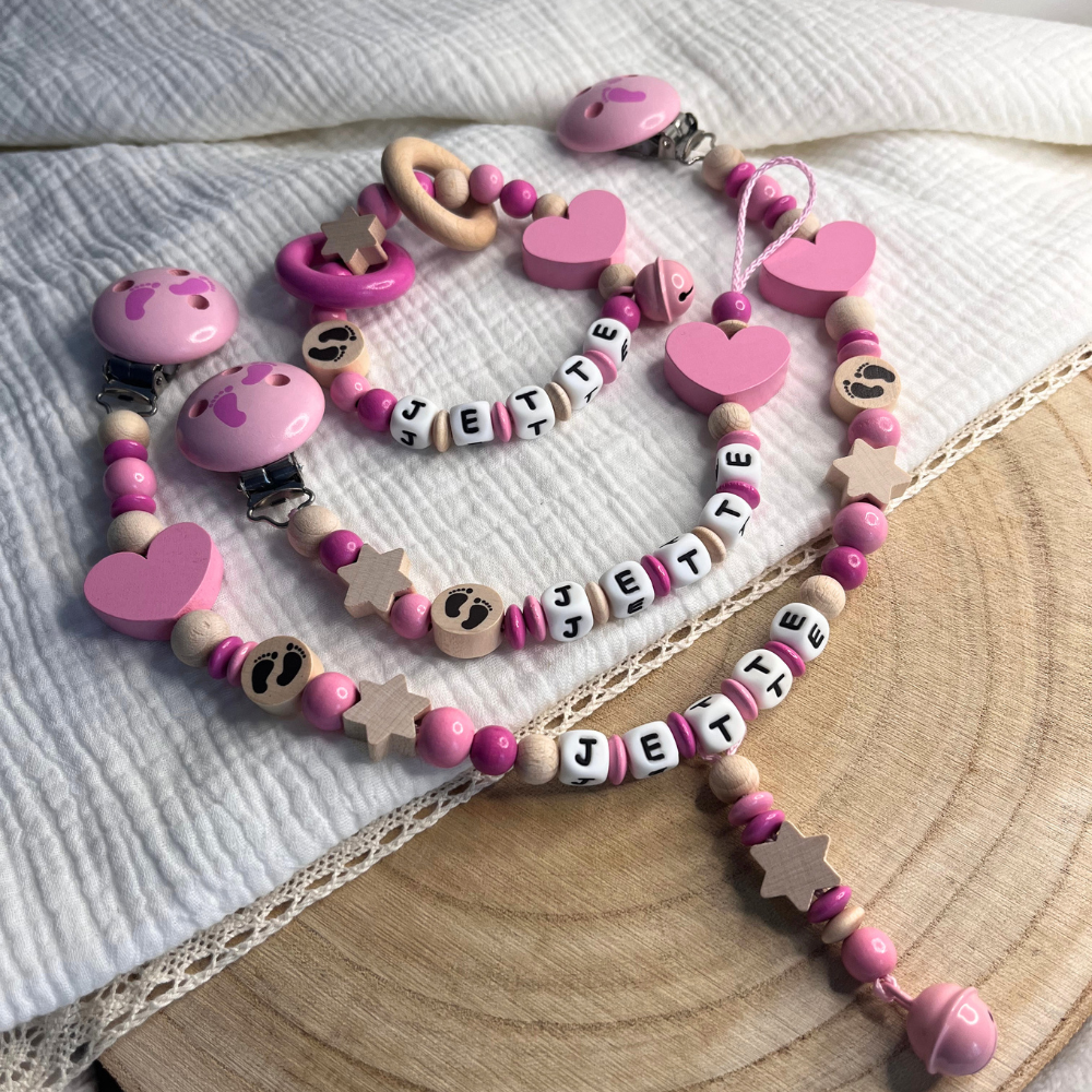 3er Set – Personalisierte Schnullerkette, Greifling & Kinderwagenkette - Babyfüßchen - Rosa