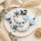 2teiliges Sparset - Schnullerkette + Greifling - Babyblau/Grau + Teddybär, Geschenk zur Taufe/Geburt