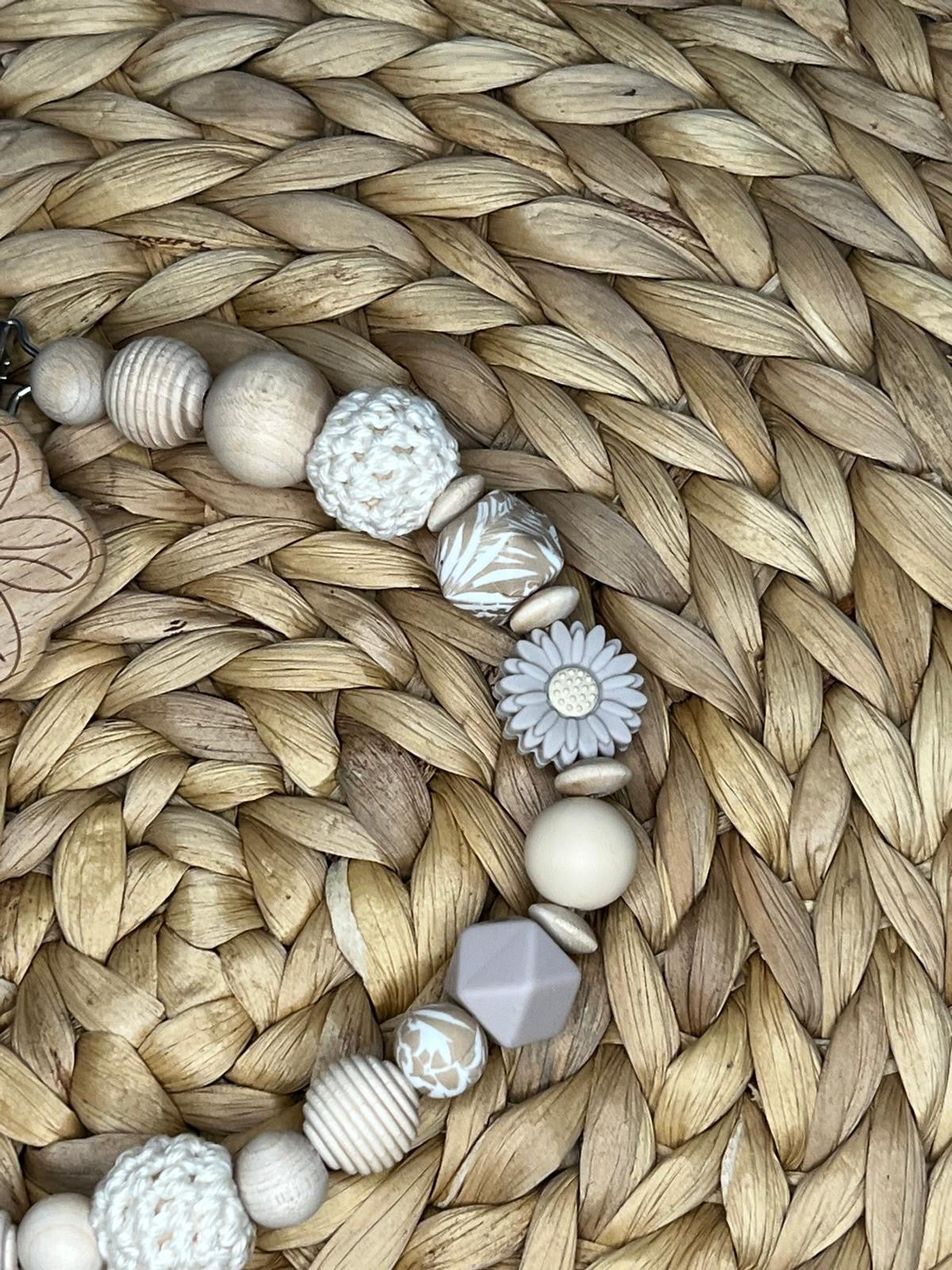 Handmade Kinderwagenkette für Mädchen - Silikon & Holz im perfekten Design