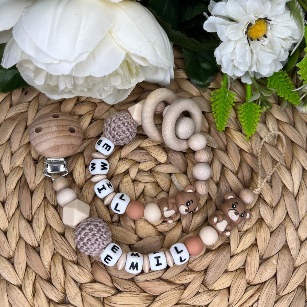 Schnullerkette mit Name mit Bär und Häkelperle, Geschenk zur Geburt