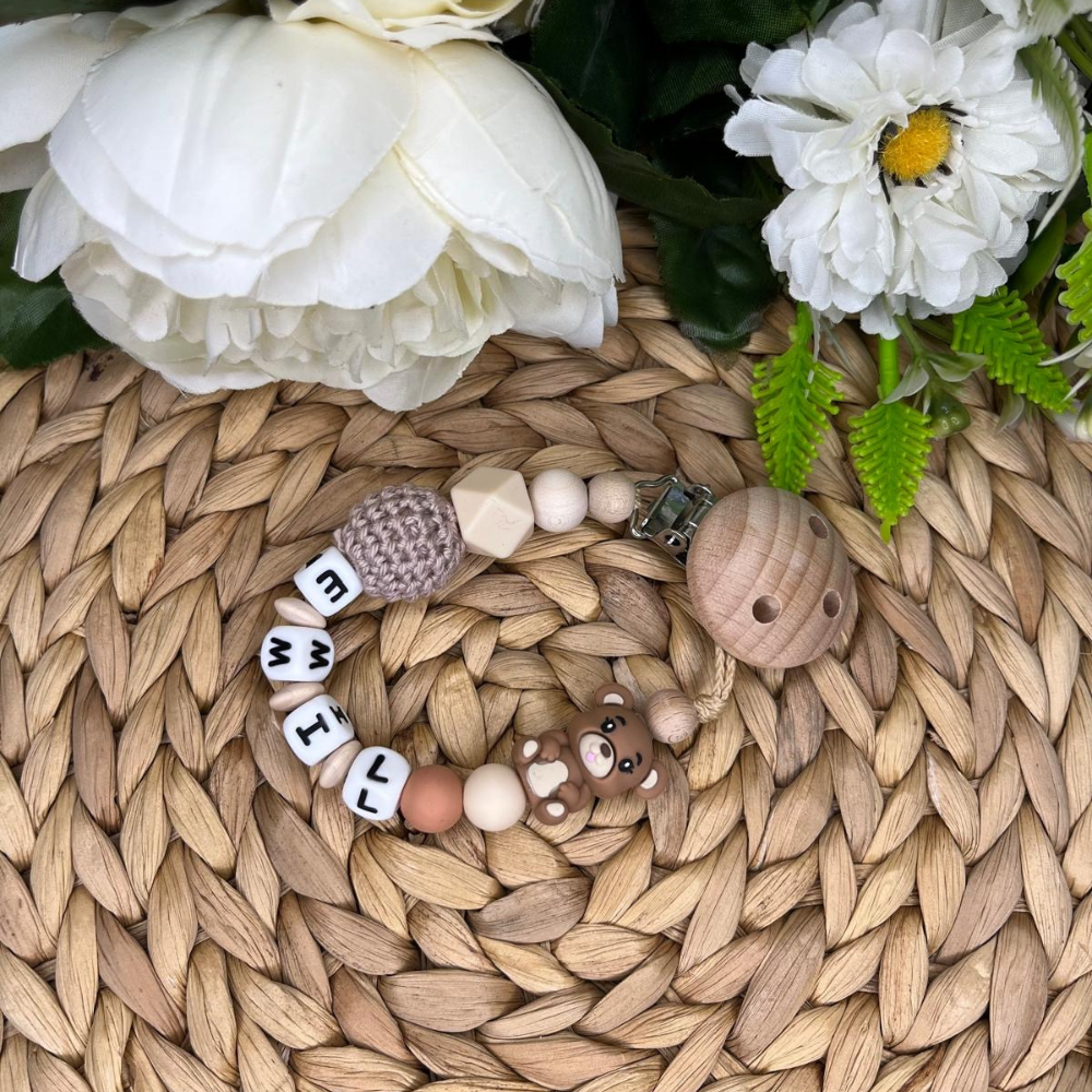 Schnullerkette mit Name mit Bär und Häkelperle, Geschenk zur Geburt