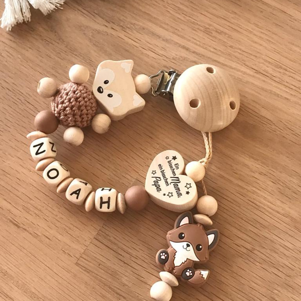 Schnullerkette mit Namen Jungen Mädchen Kamel Braun Mama/Papa Wunder Holzbuchstaben Babygeschenk Geburt Babyshower Taufe
