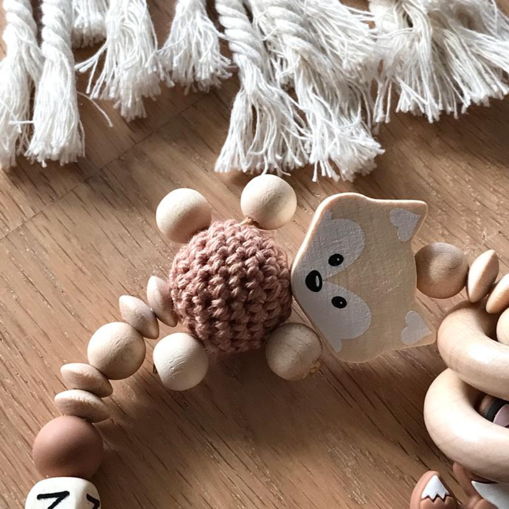 Zauberhaftes Geschenke Set für Jungen und Mädchen mit Namen bestehend aus Schnullerkette & Greifling
