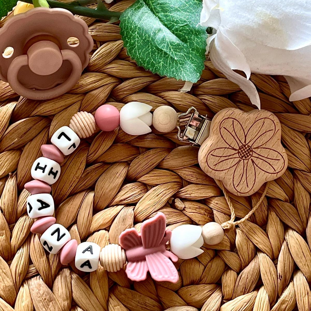 Schnullerkette personalisiert Namen Baby Mädchen Geschenk Geburt Taufe Blume  natur weiß altrosa Schmetterling