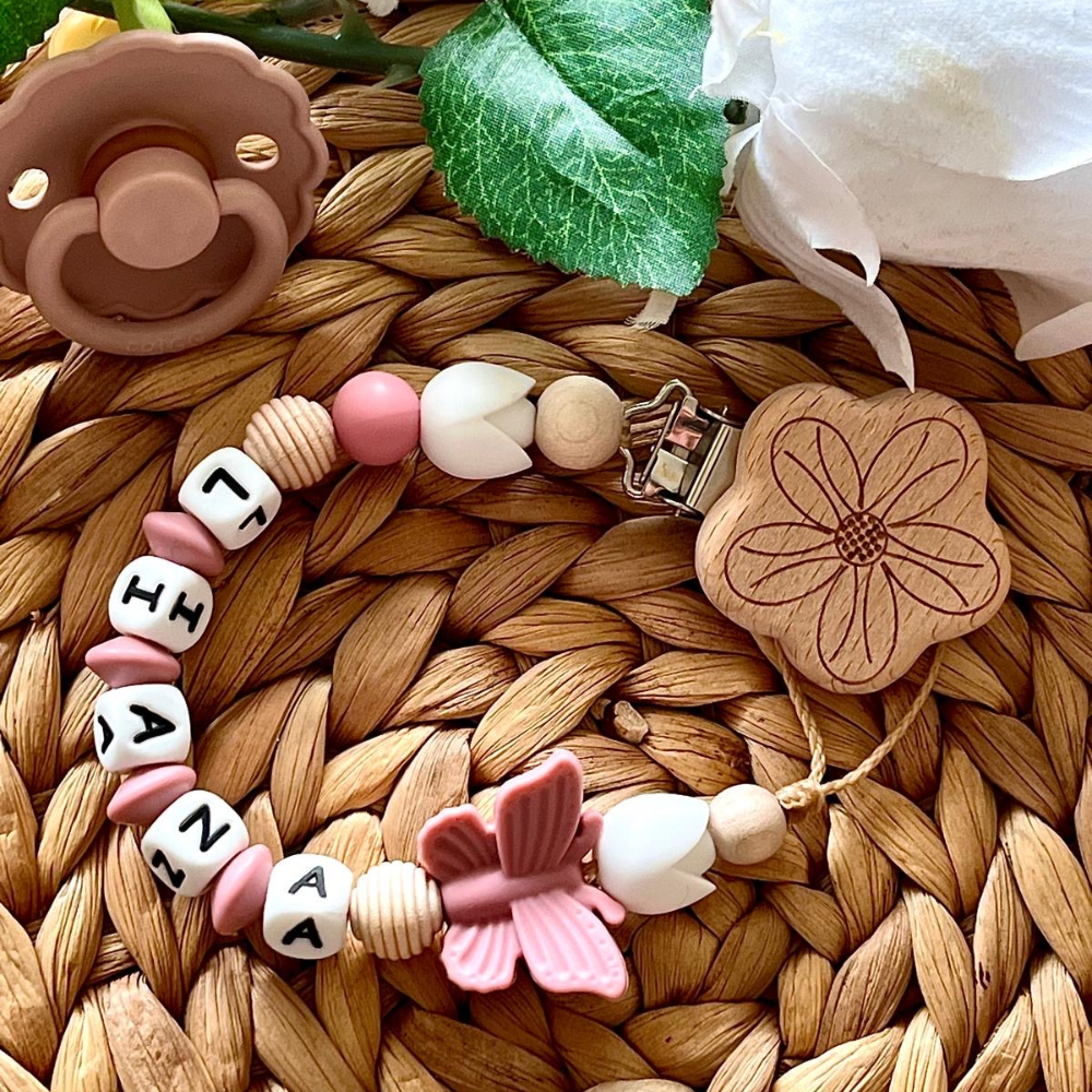 Schnullerkette personalisiert Namen Baby Mädchen Geschenk Geburt Taufe Blume  natur weiß altrosa Schmetterling