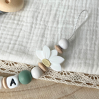 Schnullerkette mit Namen - personalisiert - Blume Häkelperle - Baby Geschenk - grün weiß natur