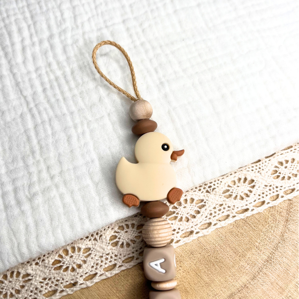 Greifring mit Namen - personalisiert - Mädchen - Ente - Braun Beige