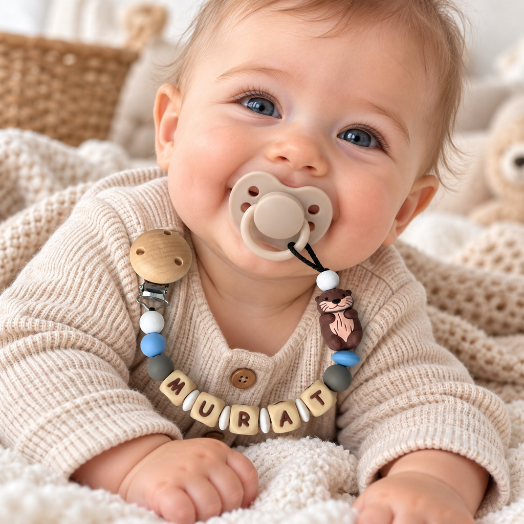 Personalisierte Schnullerkette mit Namen & Otter-Motiv – Blau, Grau und Natur | Babygeschenk zur Geburt