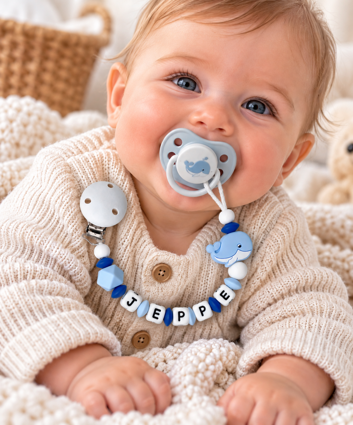 Personalisierte Schnullerkette mit Namen & Wal-Motiv in Blau-Weiß – Babygeschenk zur Geburt
