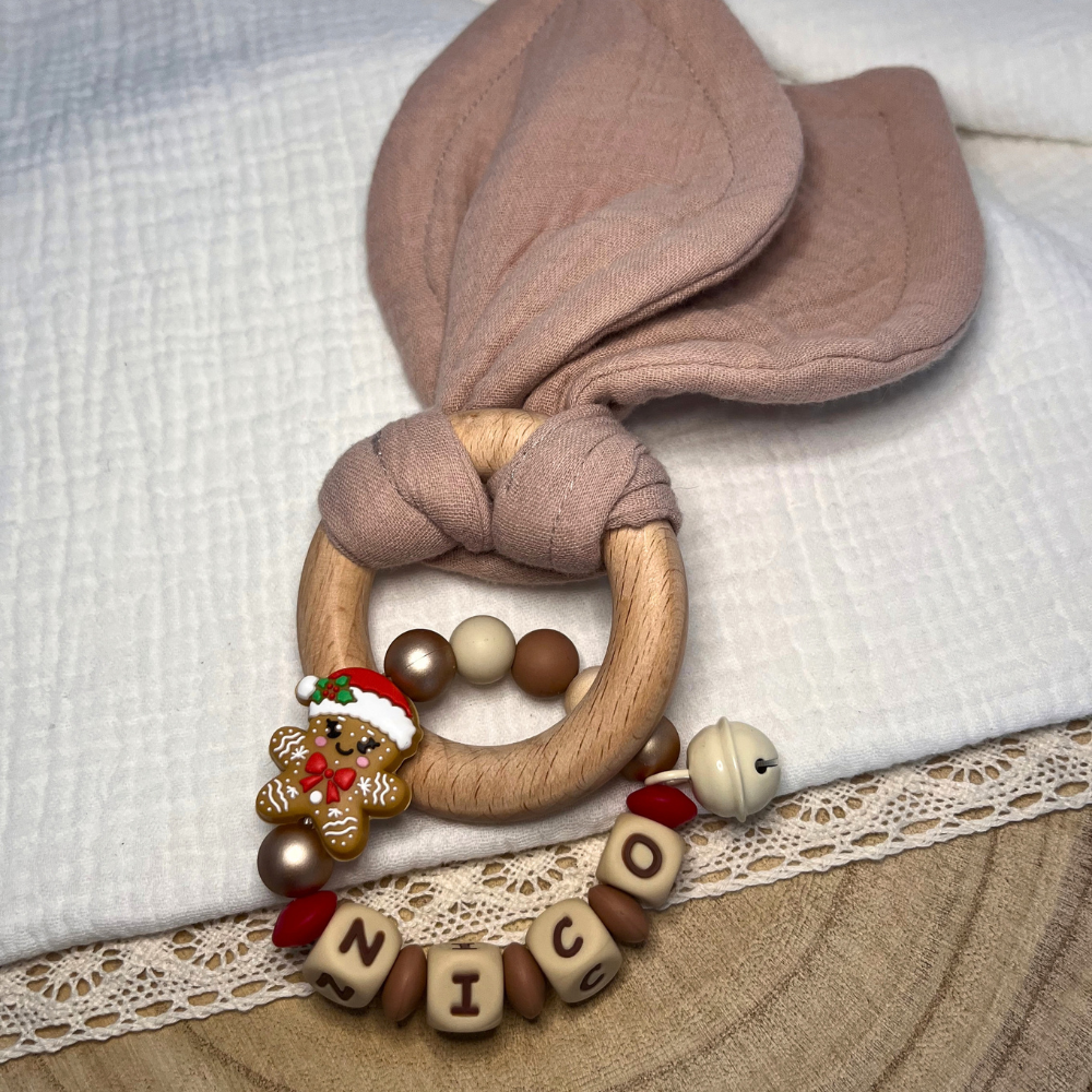 Baby Greifring mit Namen & Lebkuchenmann – Weihnachts- & Nikolausgeschenk