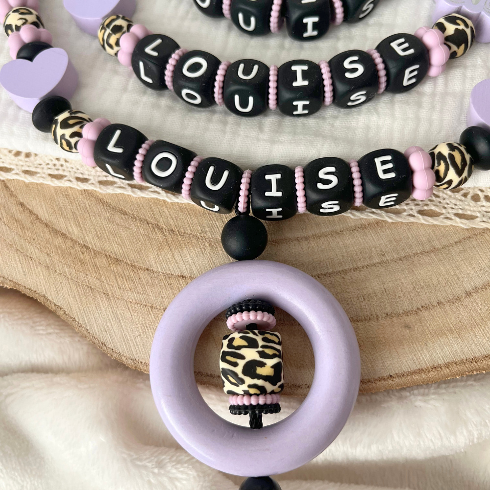 Personalisierte Baby Geschenkset 3er Set Flieder mit Namen – Schnullerkette, Greifling & Kinderwagenkette im Leo Design