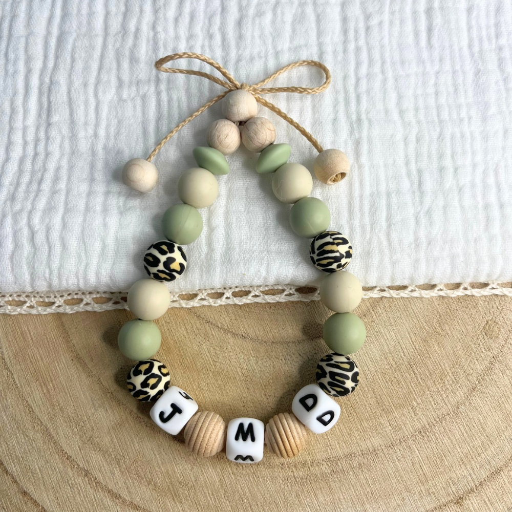 Personalisierter Autospiegelanhänger - Leo/Beige/Grün