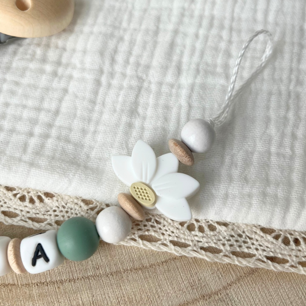 Personalisierte Schnullerkette mit Namen - Blume - Babygeschenk