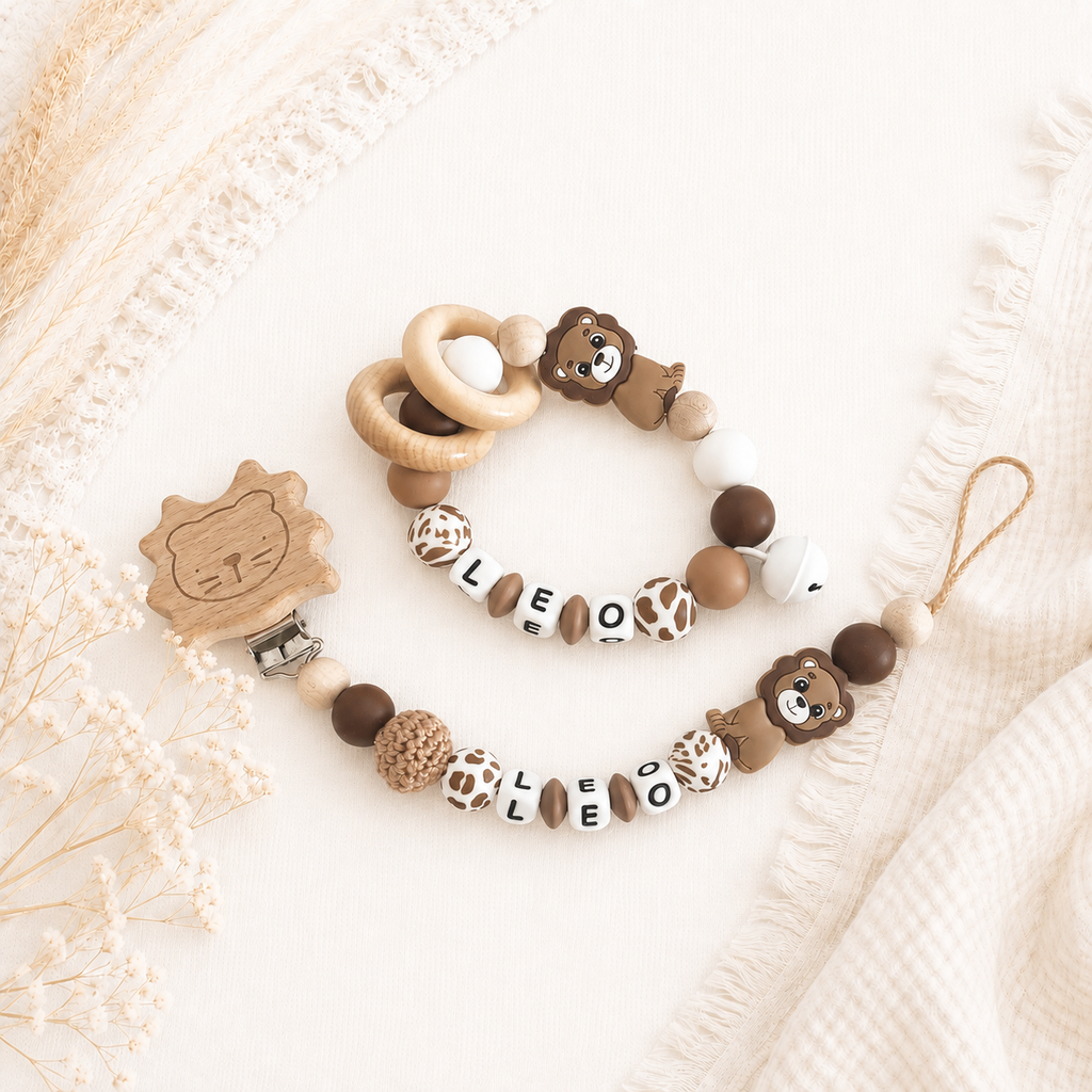 4er Set, Schnullerkette, Kinderwagenkette, Greifring, Babyschalen-Kette | Löwe in Leomuster