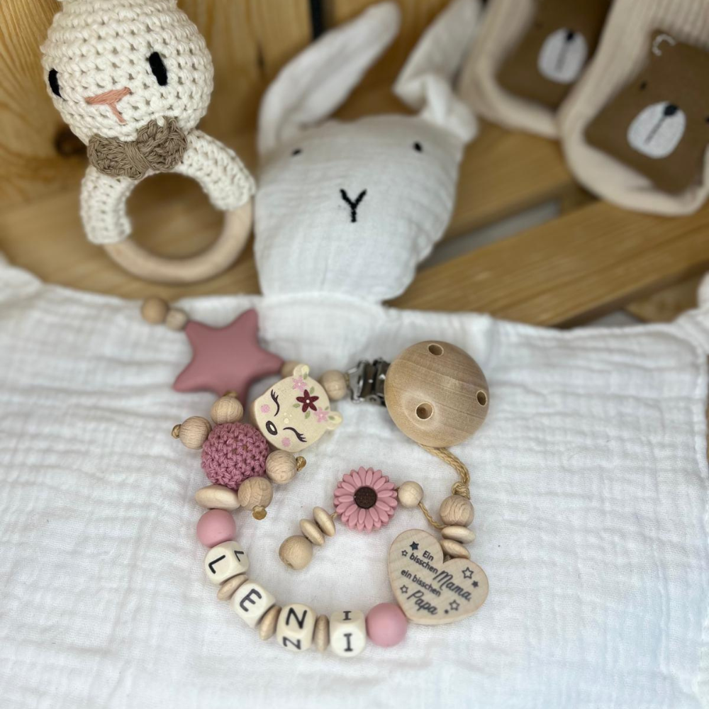 Schnullerkette mit Namen und Reh, Herz Mama und Papa und viel Wunder Schnullerhalter für Mädchen in wunderschöne Farben Geschenk Geburt Baby