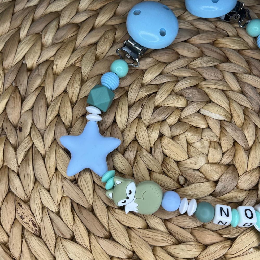 Handmade Kinderwagenkette für Junge - Silikon & Holz im perfekten Design
