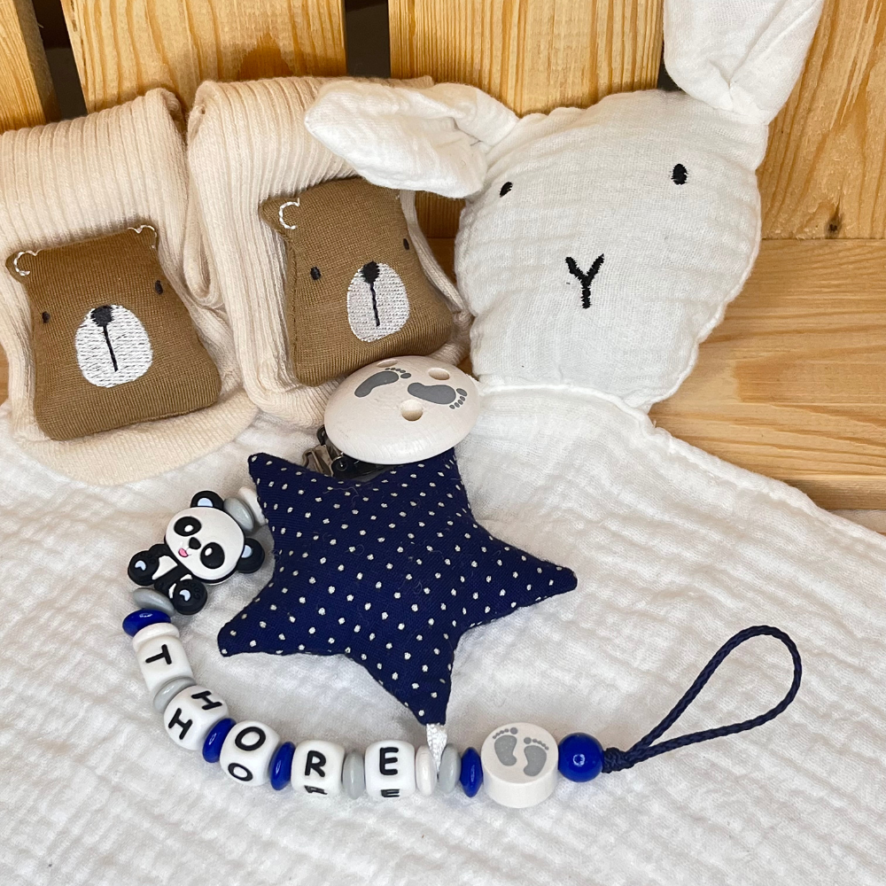 Schnullerkette für Jungen mit Namen - Panda - blau grau weiß