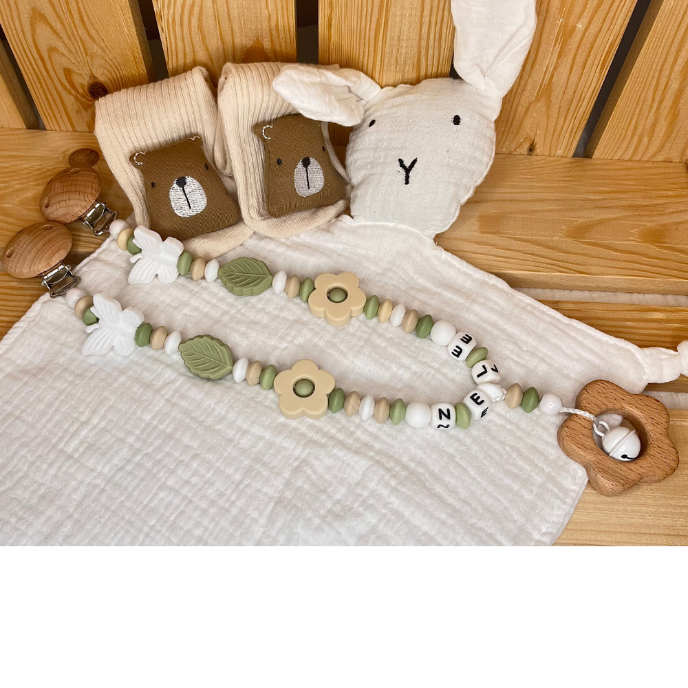 Personalisiertes Baby Set mit Namen – Schnullerkette & Kinderwagenkette - Schmetterling - grün natur weiß