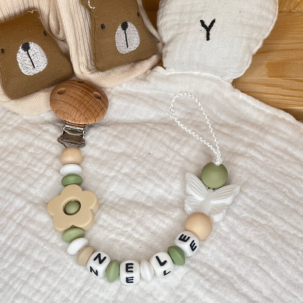 Personalisiertes Baby Set mit Namen – Schnullerkette & Kinderwagenkette - Schmetterling - grün natur weiß