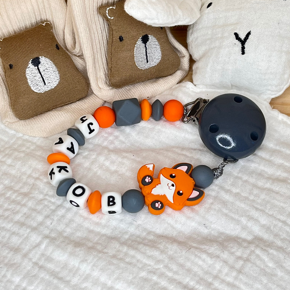 Schnullerkette mit Namen für Jungen– Fuchs Design –  orange grau