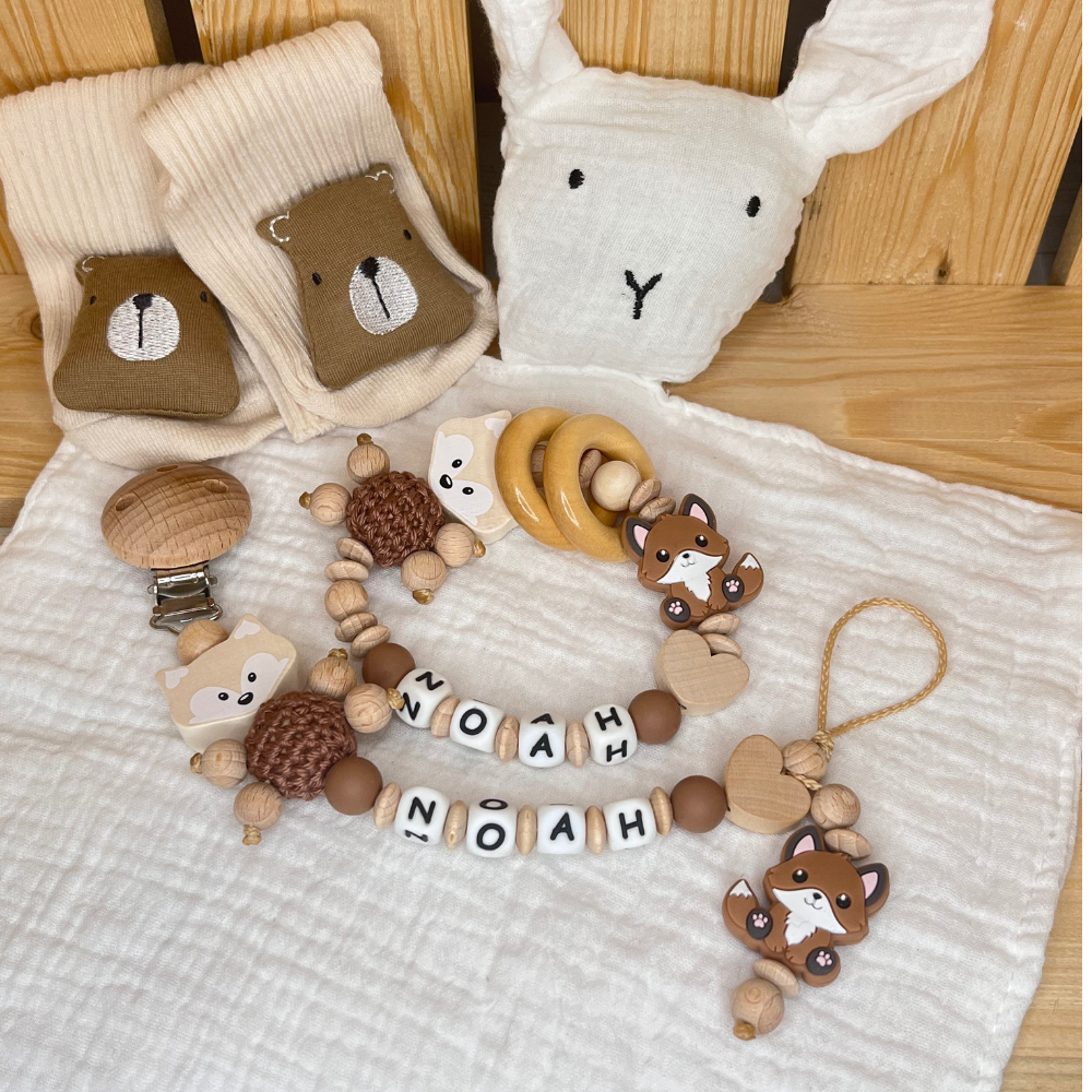 Personalisierter Greifring – Fuchs & Herz, Holz & Silikon, Babygeschenk