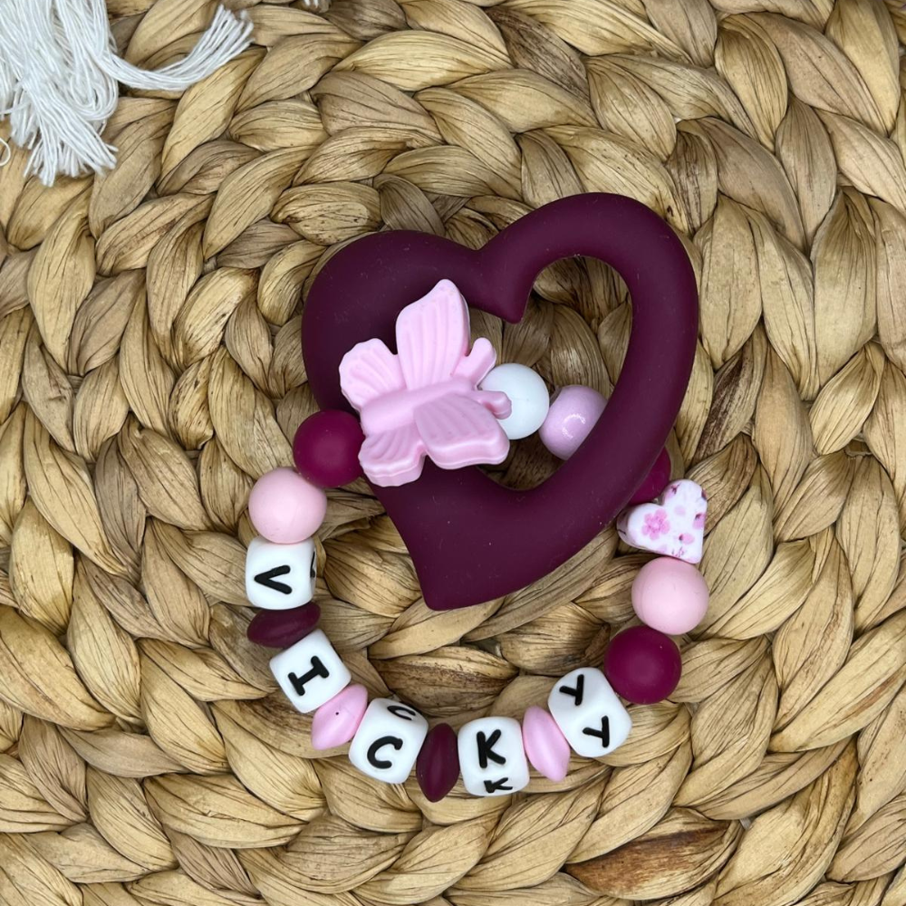 Greifring & Beißring mit Namen – Herz & Schmetterling – rosa/weiß/weinrot - Mädchen