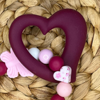 Greifring & Beißring mit Namen – Herz & Schmetterling – rosa/weiß/weinrot - Mädchen