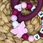 Greifring & Beißring mit Namen – Herz & Schmetterling – rosa/weiß/weinrot - Mädchen