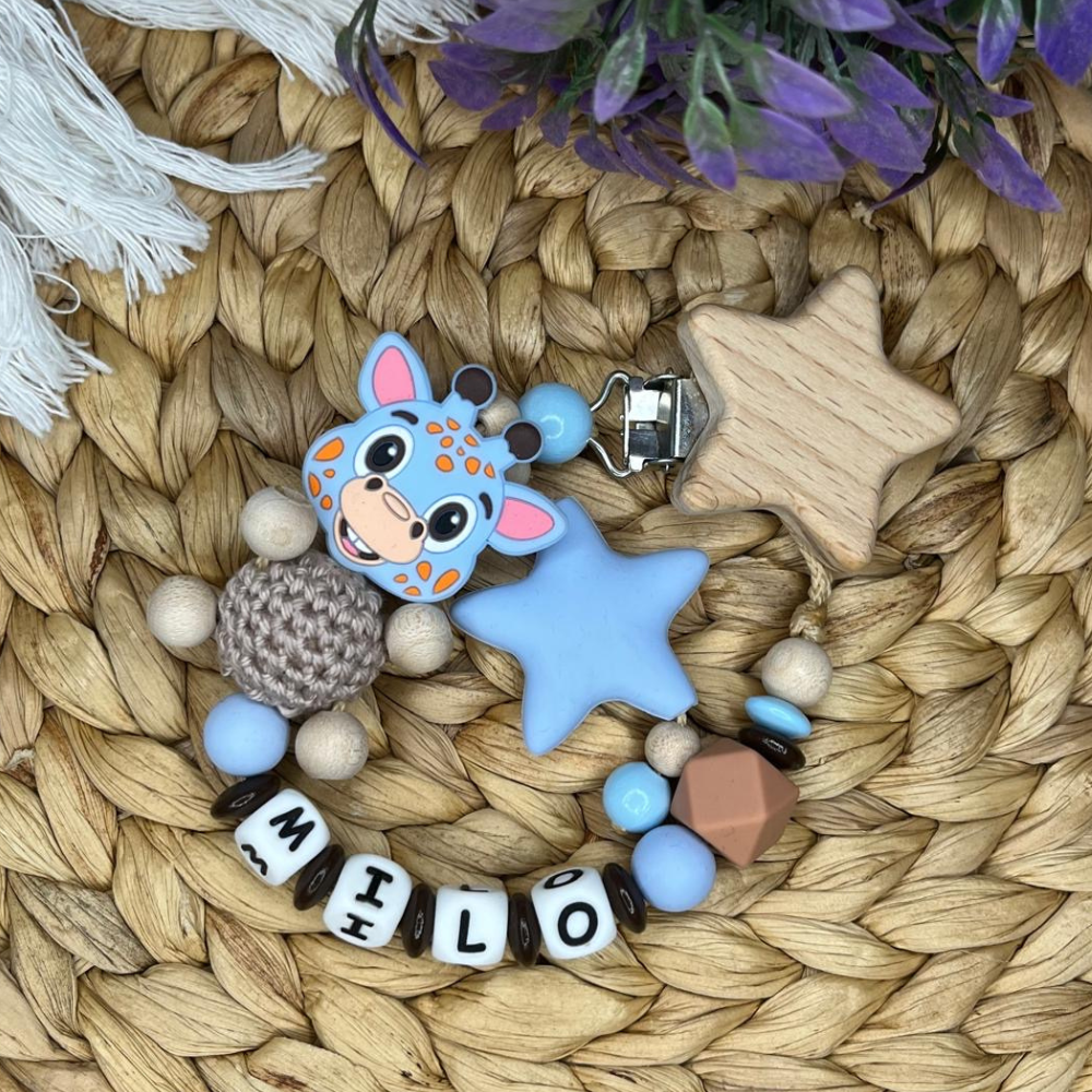 Schnullerkette personalisiert mit Giraffe – Babygeschenk mit Namen – BPA-frei & sicher