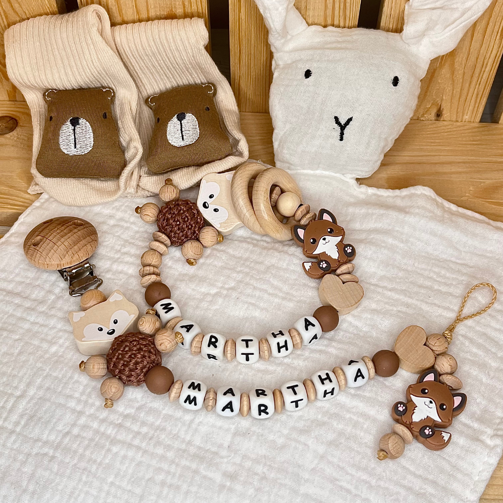 Greifring mit Namen - personalisiert – Fuchs & Herz - Holz & Silikon - Babygeschenk
