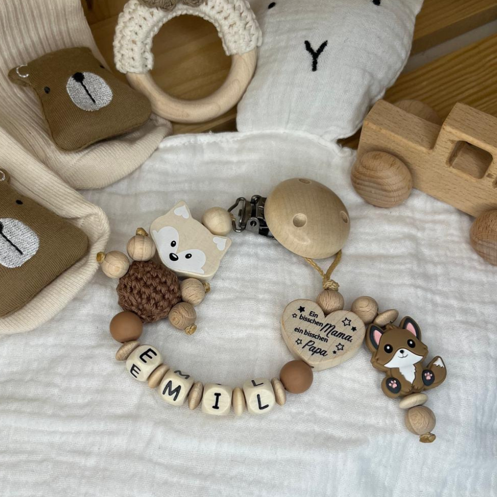 Baby Geschenkset personalisiert – Schnullerkette, Greifling, Wagenkette & Anhänger (4-teilig)
