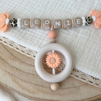 3er Set Baby Geschenk Leo Design – Schnullerkette, Greifling & Kinderwagenkette mit Namen