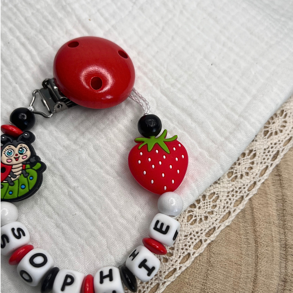 Personalisierte Schnullerkette mit Namen - Erdbeere Marienkäfer – Mädchen | Rot Weiß Grün