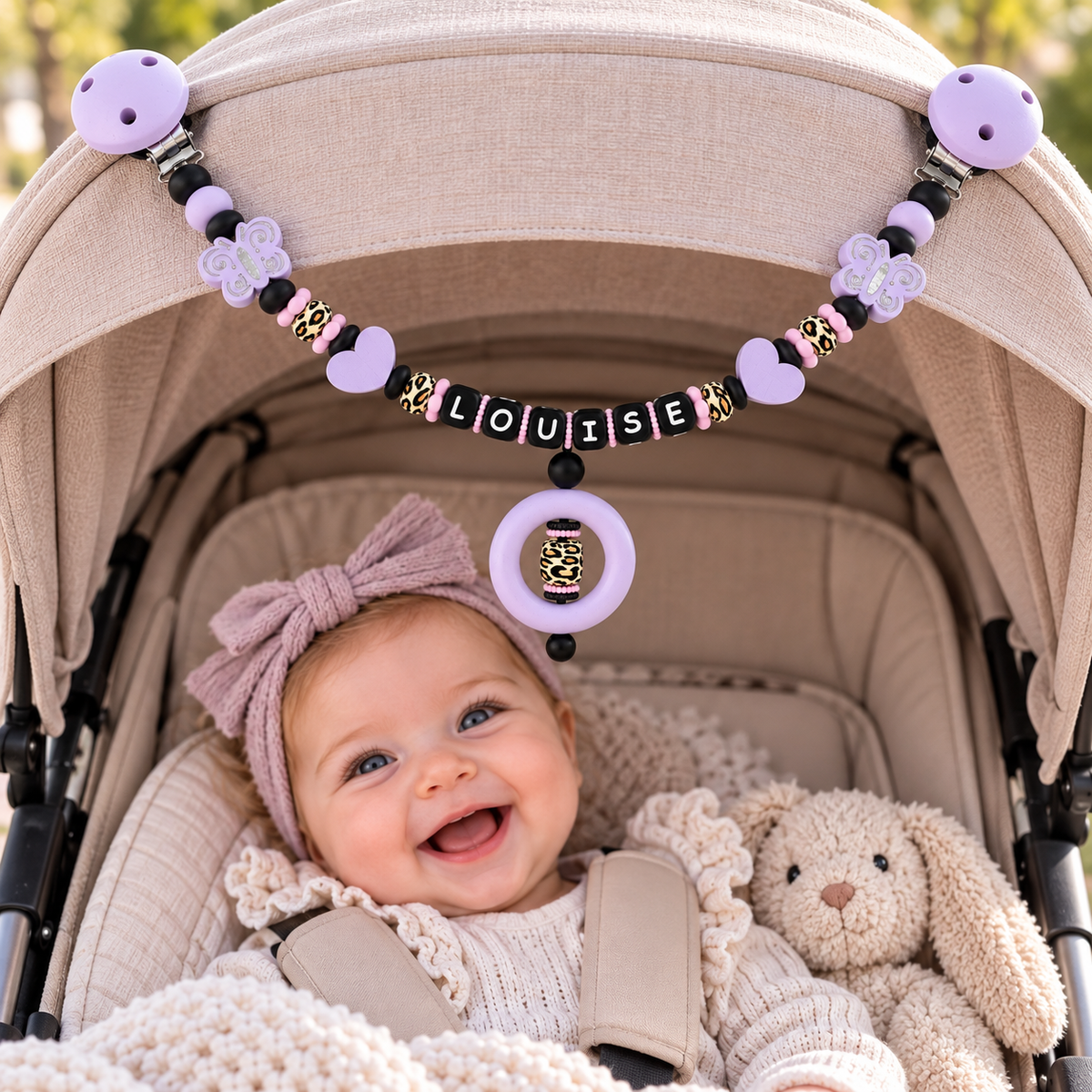 Personalisierte Baby Geschenkset 3er Set Flieder mit Namen – Schnullerkette, Greifling & Kinderwagenkette im Leo Design