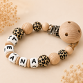 Personalisierte Schnullerkette mit Namen – Holz & Silikon – Baby Mädchen - Natur - Leo Design