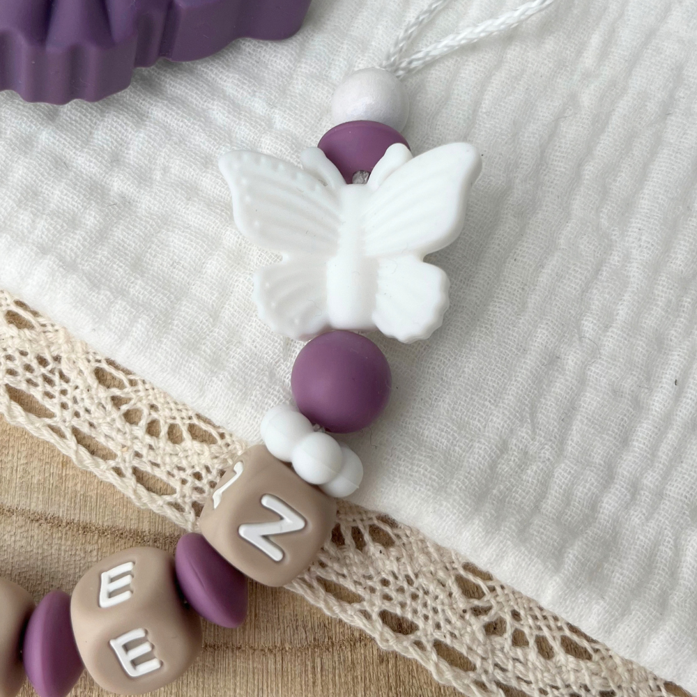 Schnullerkette mit Namen - personalisiert - Schmetterling - Baby Geschenk - pflaume weiß