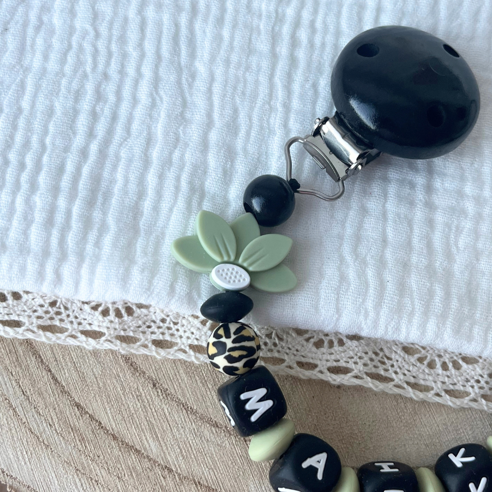Schnullerkette mit Namen - personalisiert - Blume Schmetterling - Baby Geschenk - schwarz grün