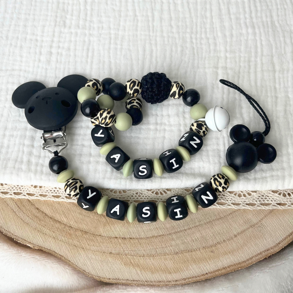 Schnullerkette & Greifring mit Namen im Leo Design - Maus - Babygeschenk - schwarz grün