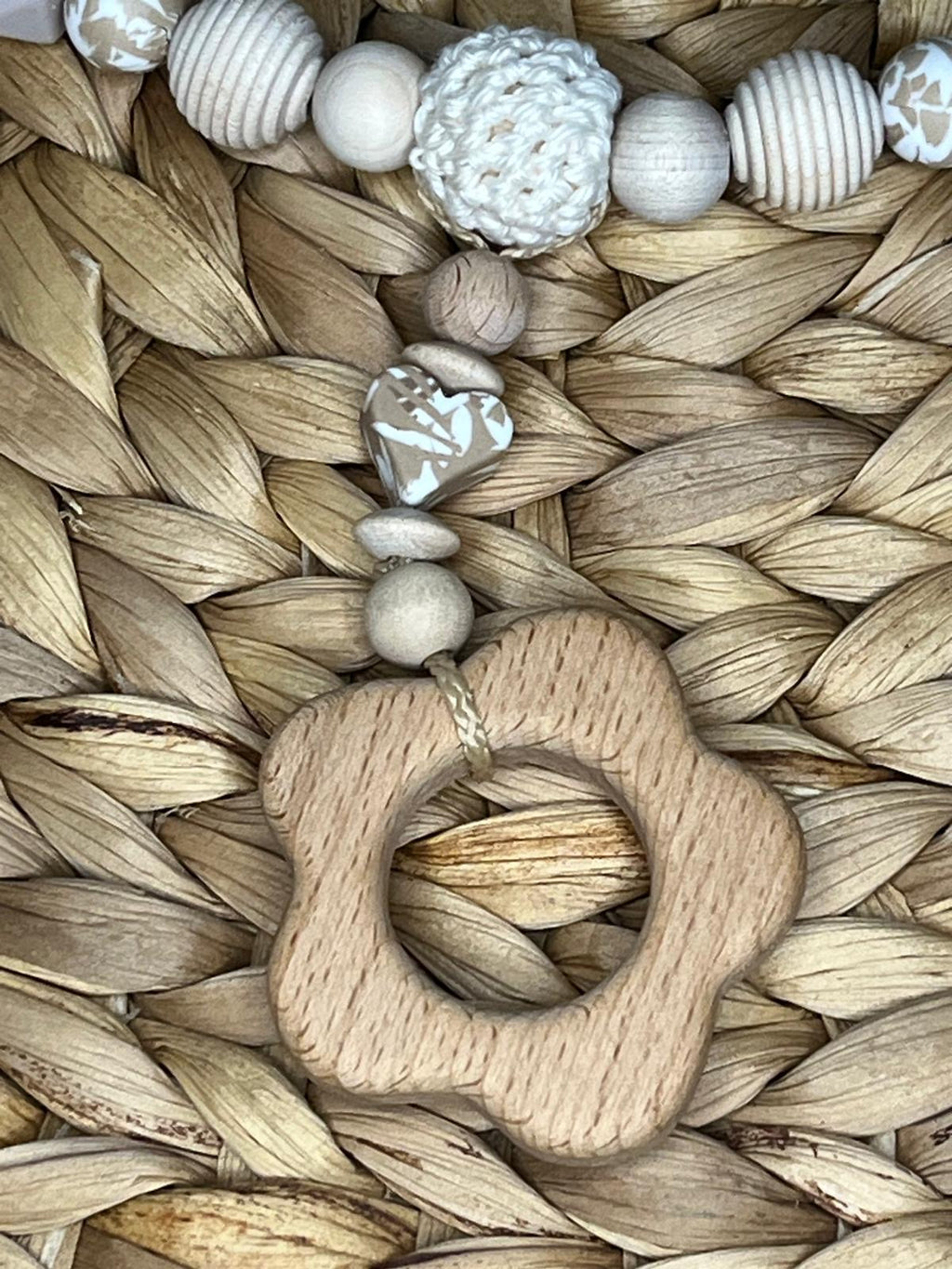 Handmade Kinderwagenkette für Mädchen - Silikon & Holz im perfekten Design