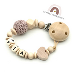 Schnullerkette personalisiert Name Mädchen Junge Holzbuchstaben weiß taupe beige braun Babyaccessoires Geschenk Geburt