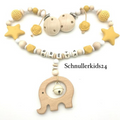 Kinderwagenkette mit Wunschnamen - Senfgelb mit Blumen und Sterne + Holzelefant